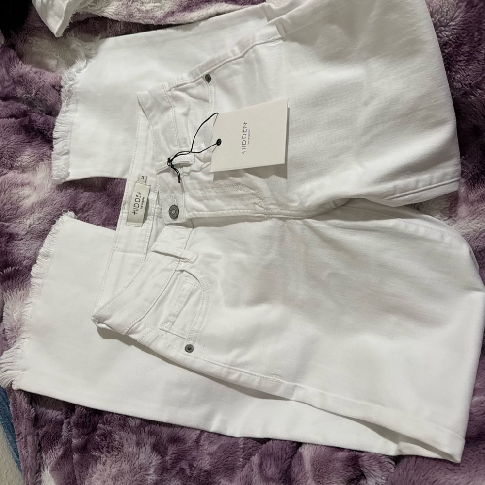 Hidden White Jeans